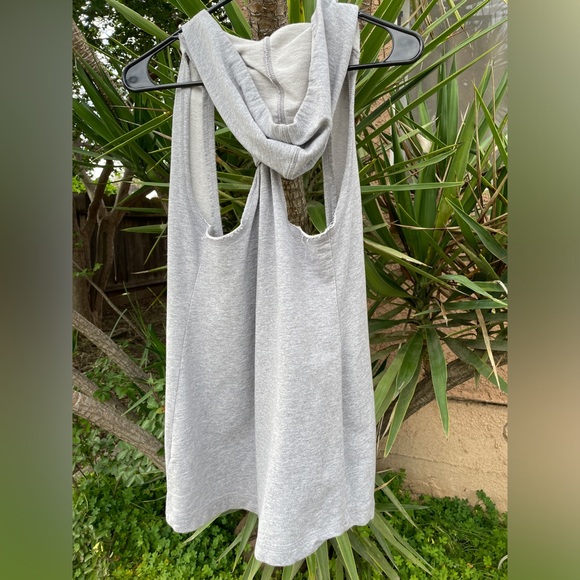 Cute Miley Cyrus Workout /Cardigan/Sleeveless - Picture 2 of 6